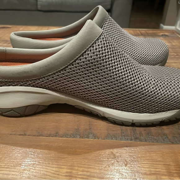 NWOT MERRELL Women’s Encore Breeze 3 Slip-on Walkibg Shoe in Aluminum, Size 8 - Picture 2 of 7